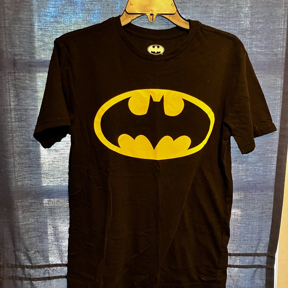 Batman Black and Yellow Emblem Tee size 18 boys